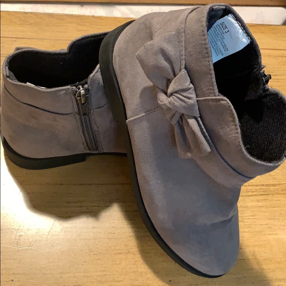 Girls size 3 Gray boots